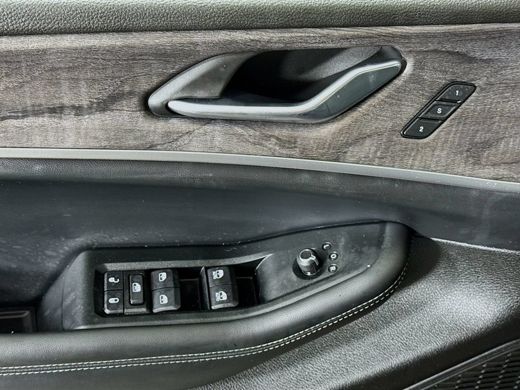 Used 2025 Jeep Grand Cherokee Limited w/ Luxury Tech Group II AWD/4WD image 25