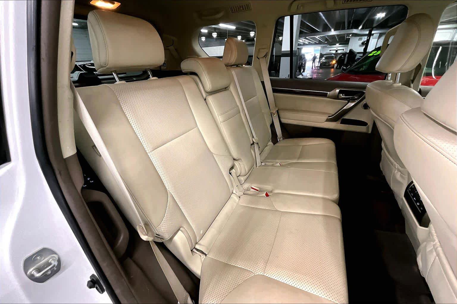 Used 2016 Lexus GX 460 Luxury w/ Preferred Accessory Package AWD/4WD image 20