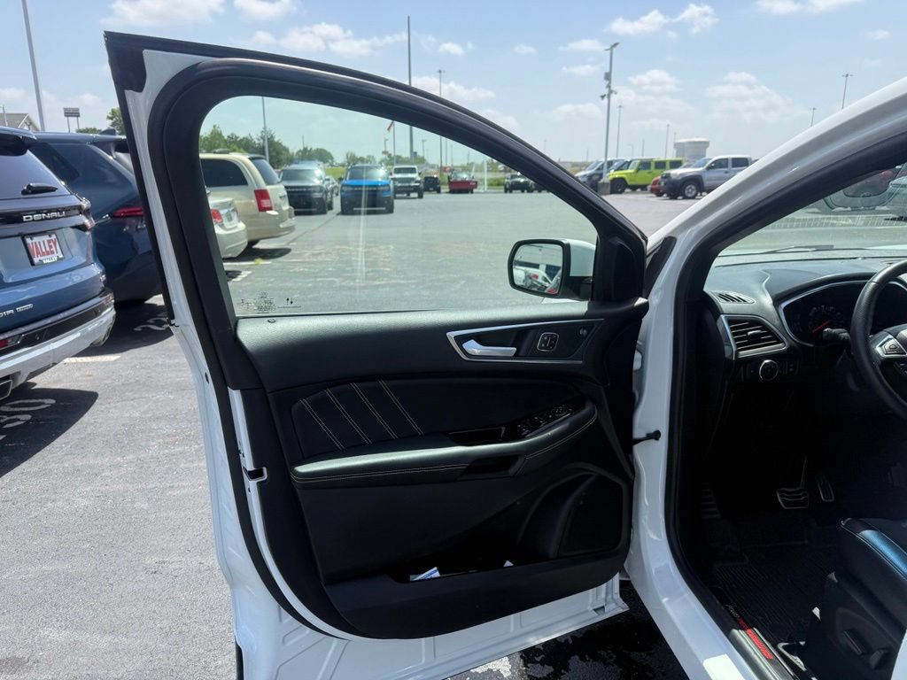 Used 2020 Ford Edge ST w/ Equipment Group 401A AWD/4WD image 17