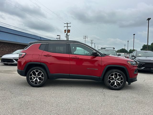 Used 2025 Jeep Compass Limited AWD/4WD image 9