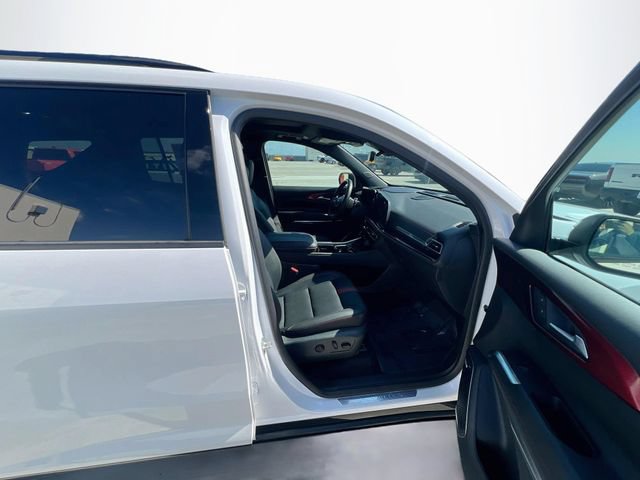 Used 2024 Chevrolet Traverse RS w/ LPO, Floor Liner Package AWD/4WD image 30