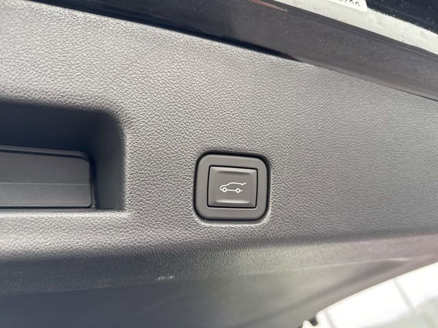 Used 2024 GMC Acadia Denali w/ Super Cruise Package image 8