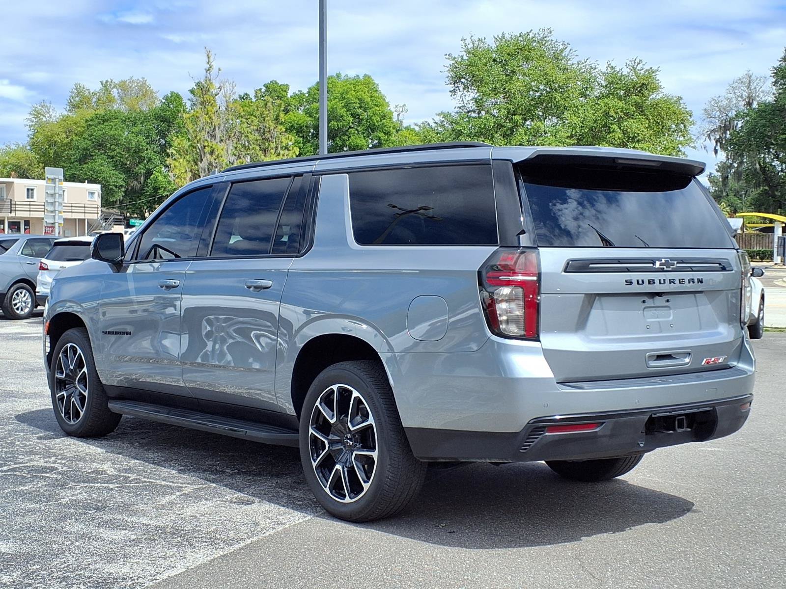 Certified 2024 Chevrolet Suburban RST w/ Luxury Package AWD/4WD image 28