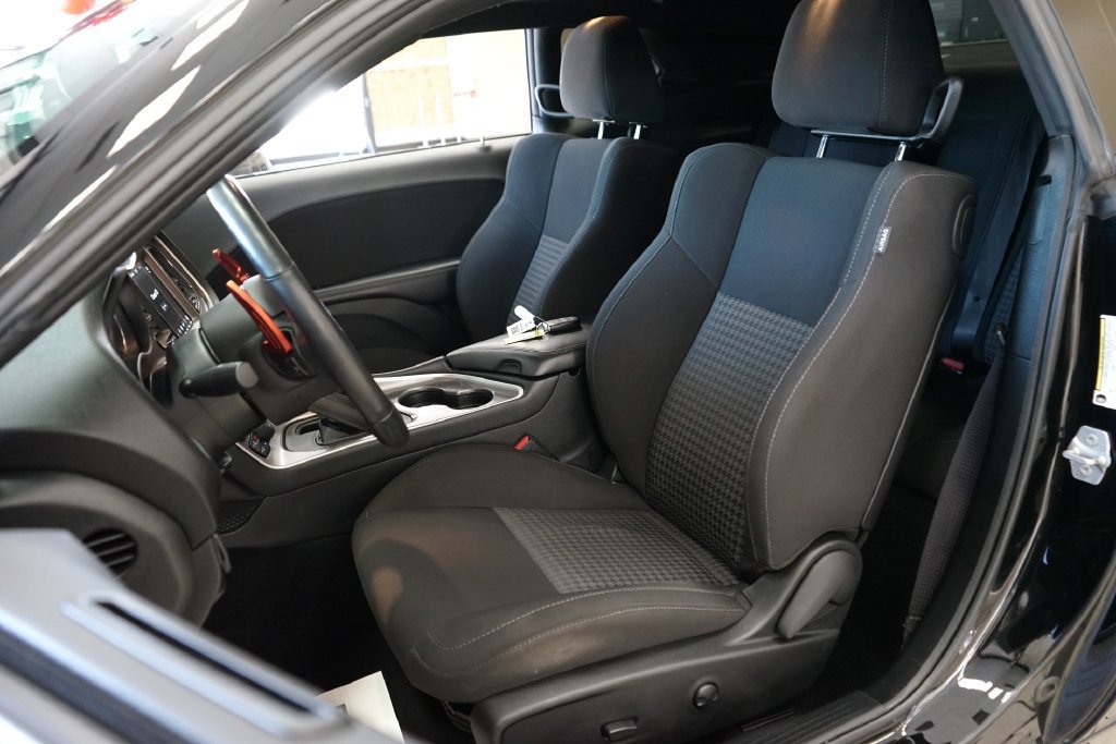 Used 2022 Dodge Challenger R/T w/ Performance Handling Group RWD image 2