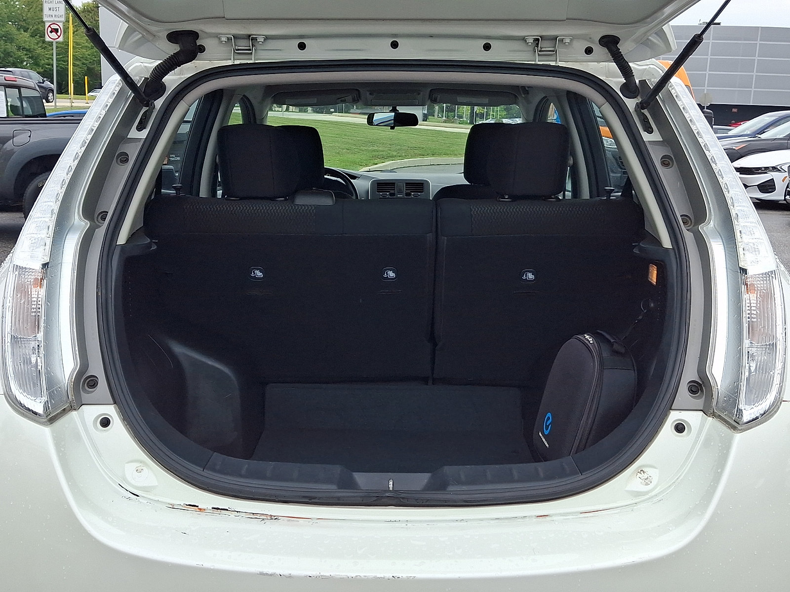 Used 2015 Nissan Leaf S FWD image 29