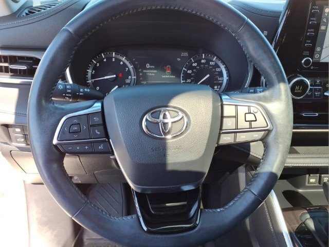 Used 2020 Toyota Highlander Limited AWD/4WD image 25