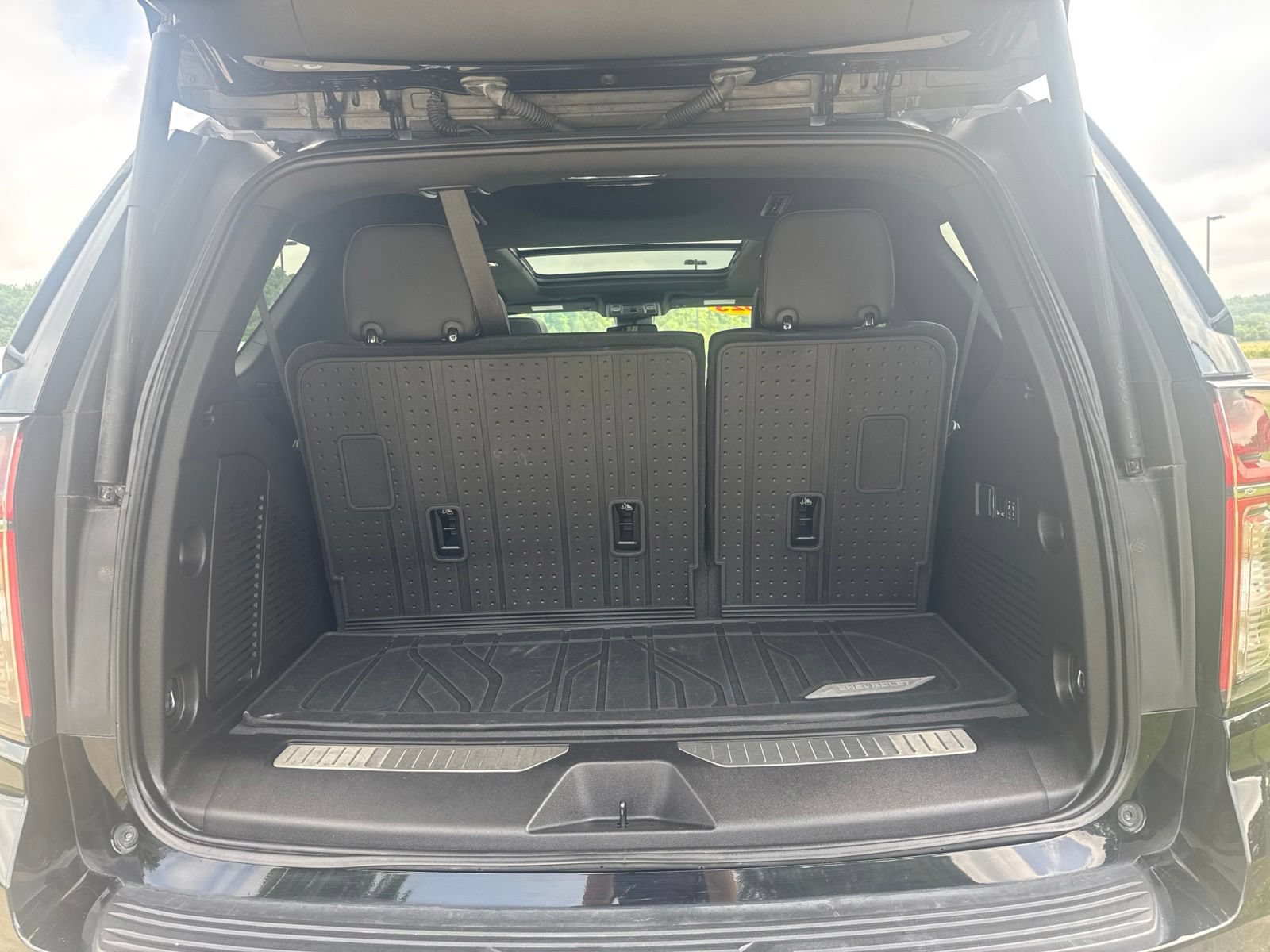 Used 2023 Chevrolet Tahoe Premier AWD/4WD image 13