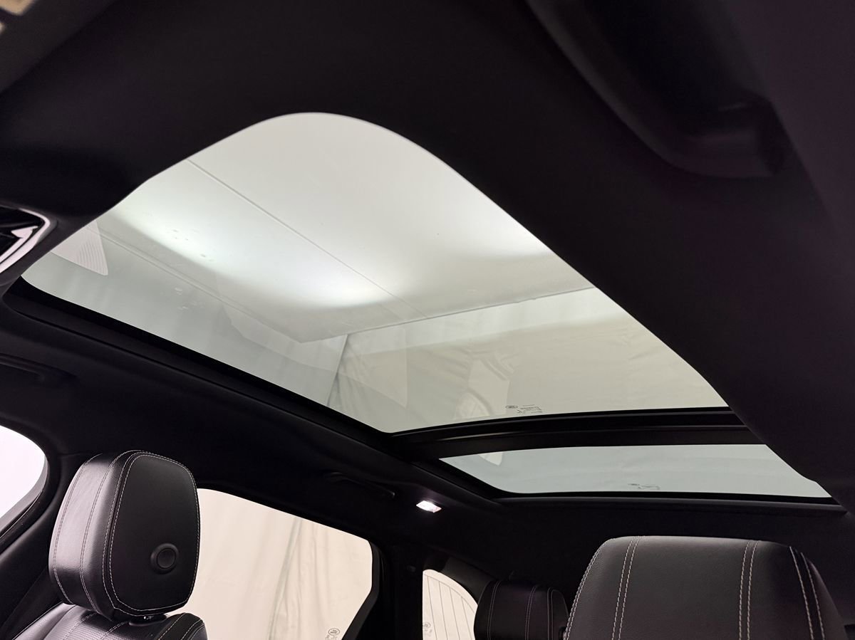 Used 2018 Land Rover Range Rover Velar R-Dynamic SE AWD/4WD image 9