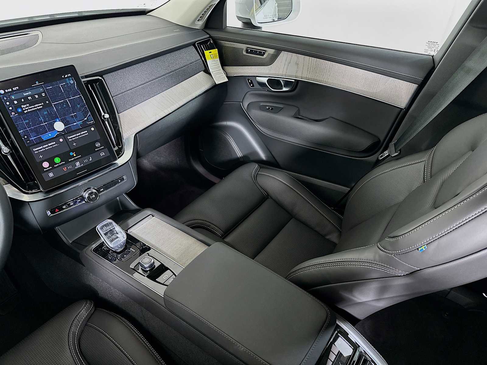 Used 2025 Volvo XC90 T8 Ultra w/ Protection Package Premier image 22