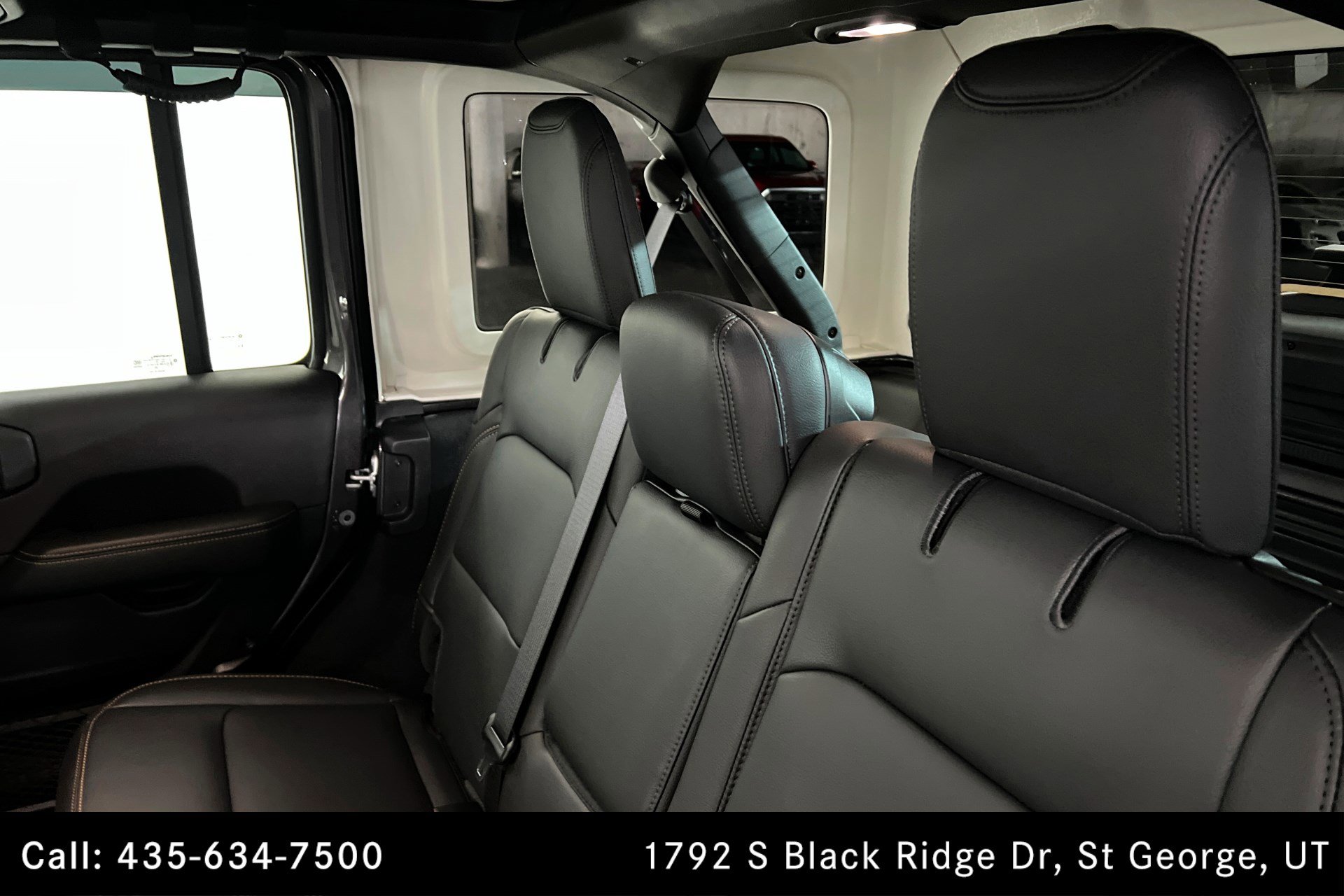 Used 2025 Jeep Wrangler Sahara image 20