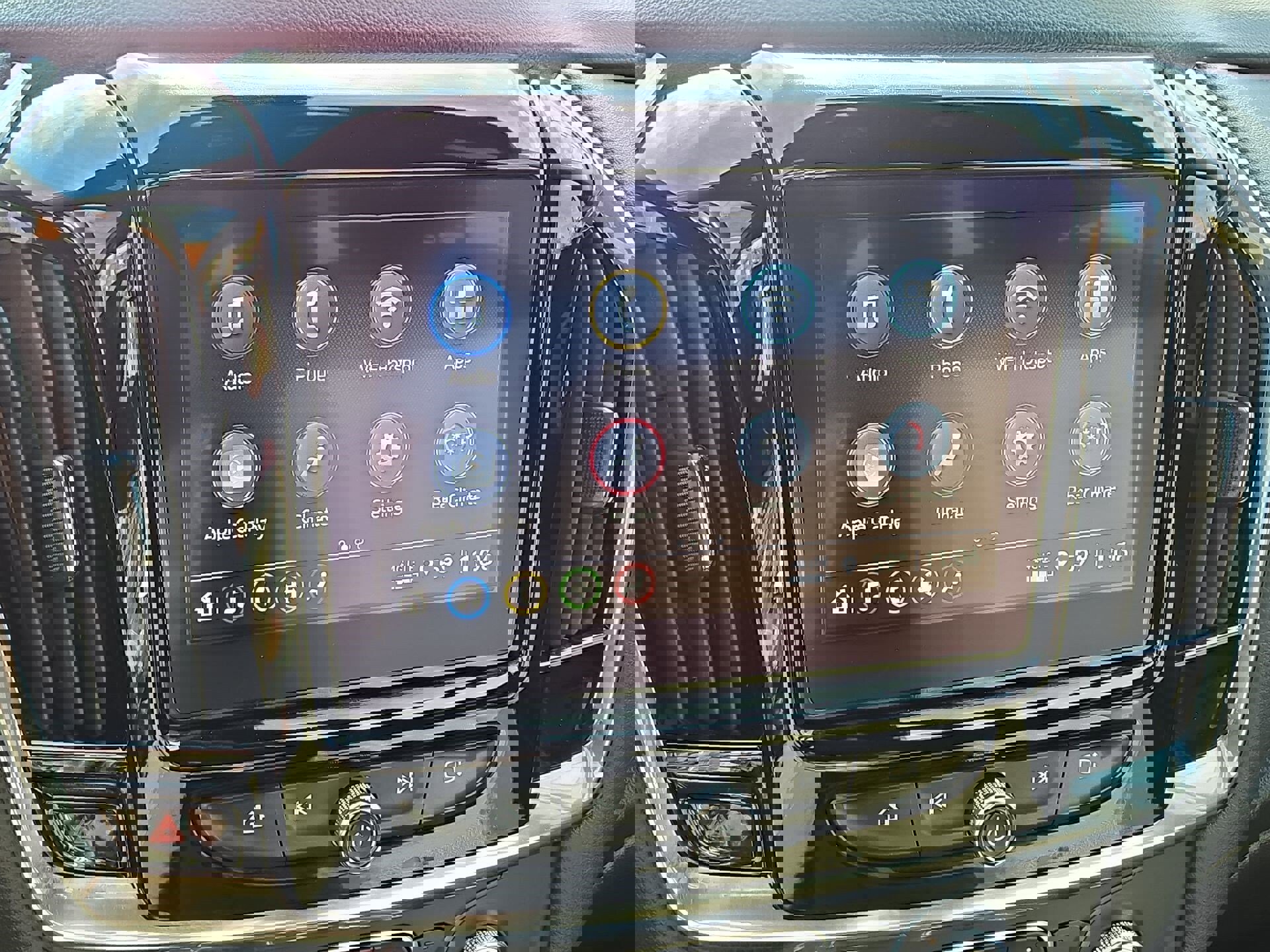 Used 2023 Chevrolet Traverse LT image 19