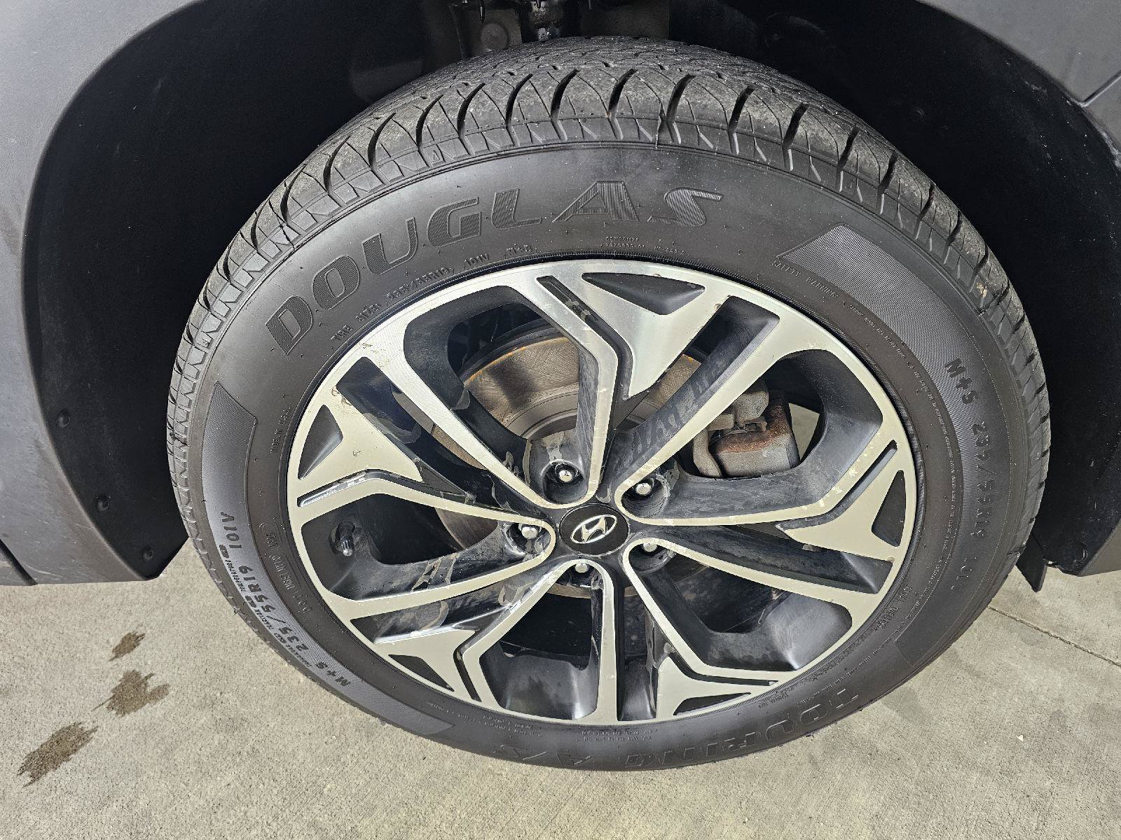 Used 2019 Hyundai Santa Fe Limited FWD image 9