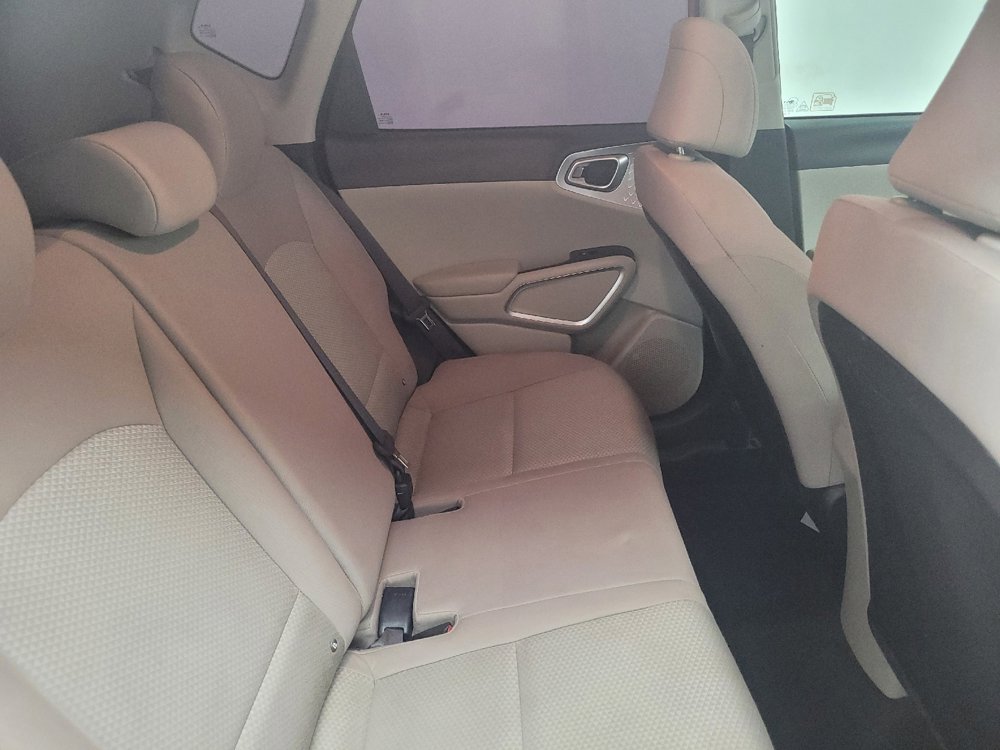 Used 2022 Kia Soul LX image 19