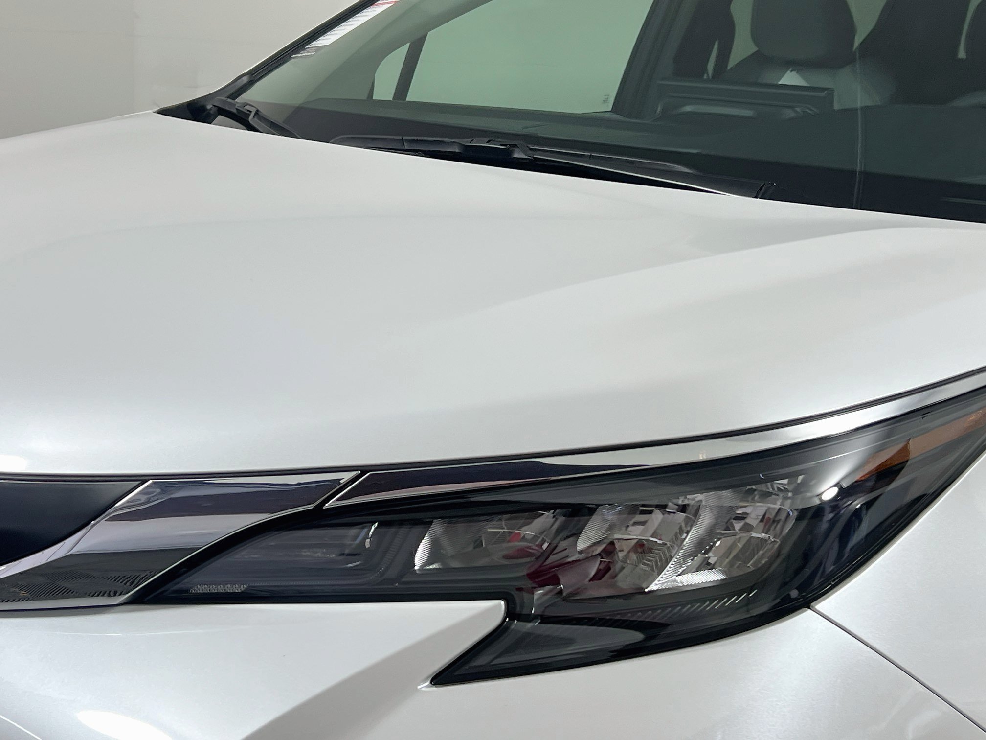 Used 2026 Toyota Sienna XLE FWD image 11