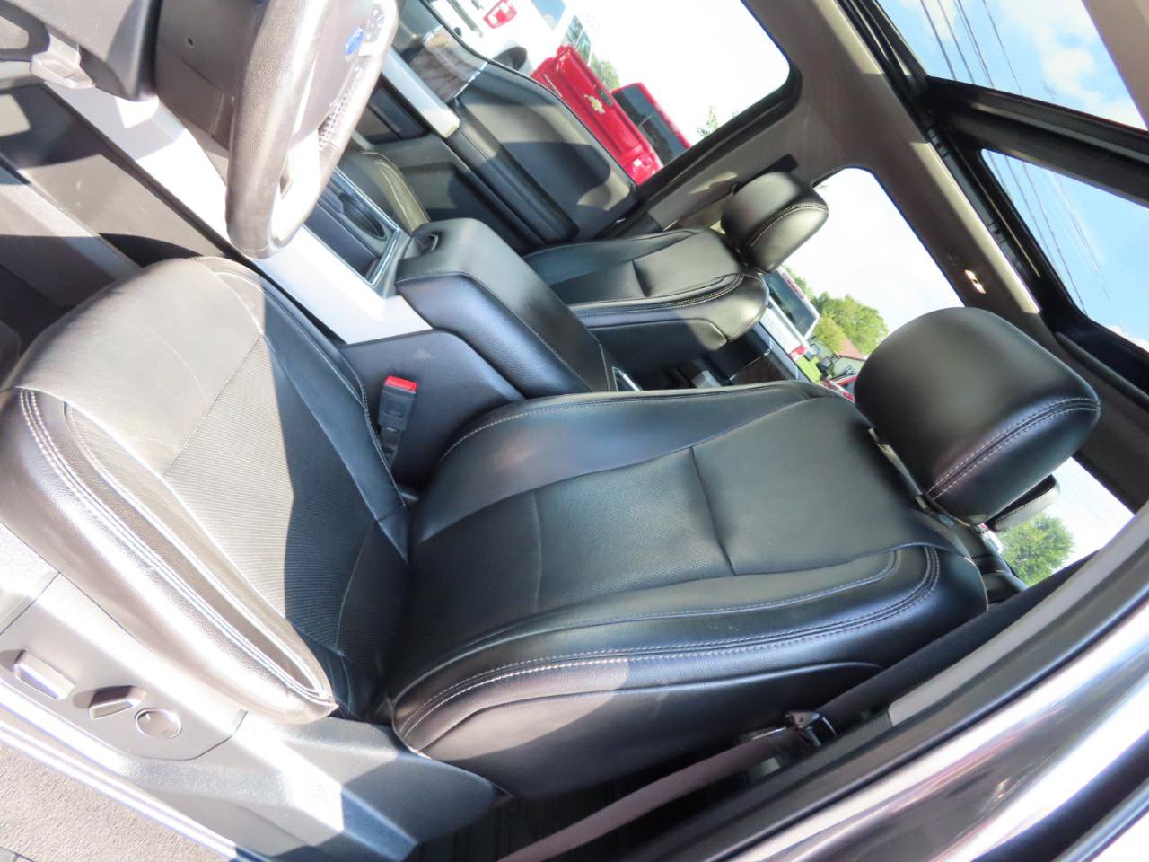 Used 2019 Ford F350 Lariat w/ Lariat Value Package AWD/4WD image 31