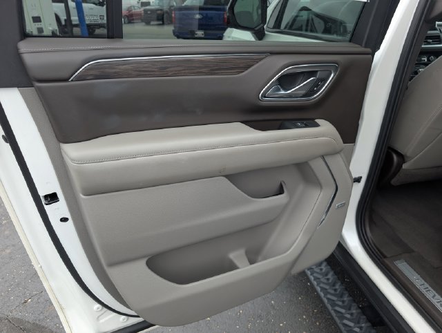Used 2021 Chevrolet Suburban Z71 w/ Z71 Signature Package AWD/4WD image 11