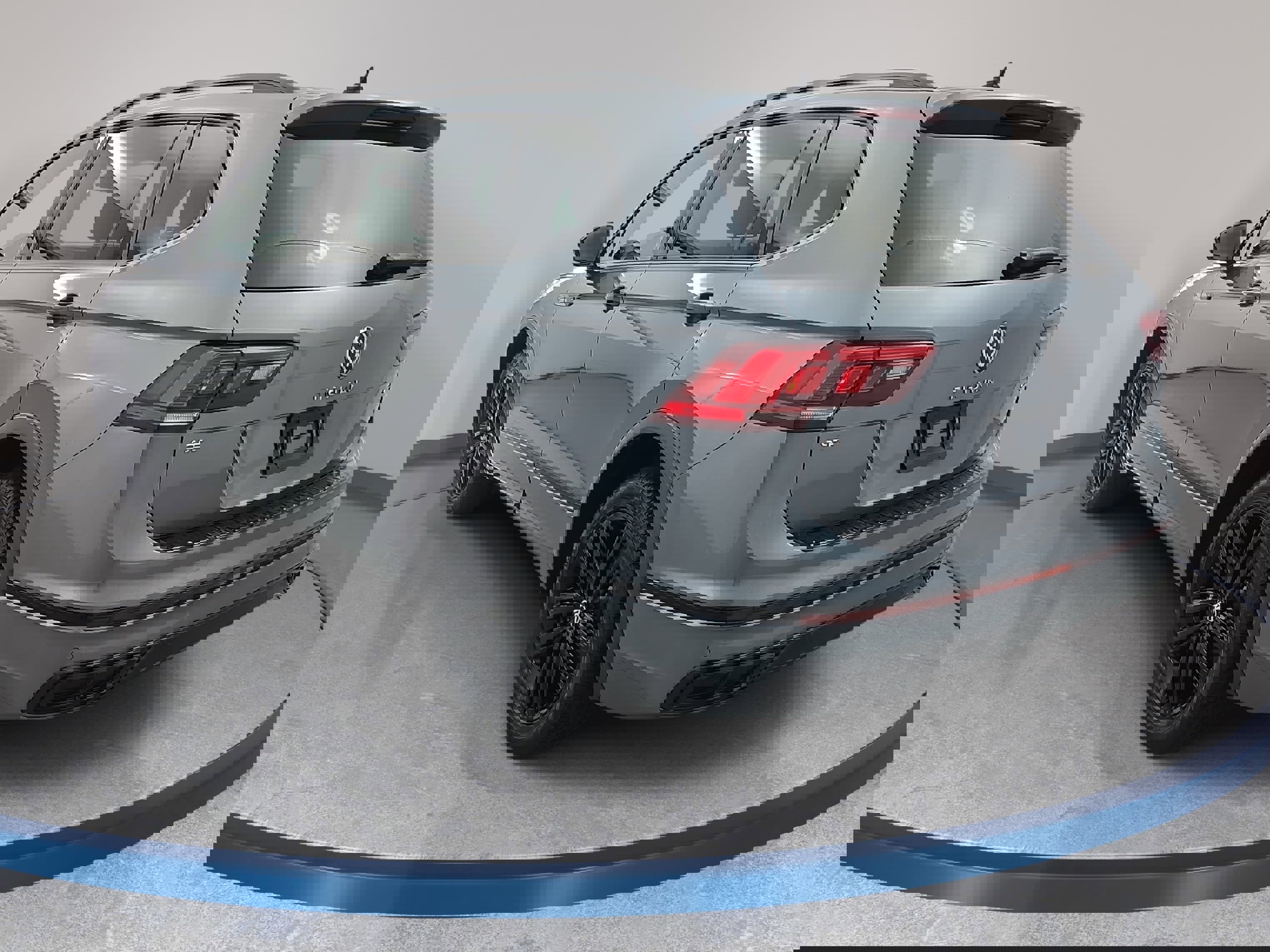 Certified 2022 Volkswagen Tiguan SE R-Line image 7