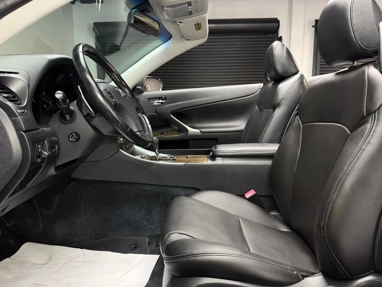 Used 2010 Lexus IS 250C RWD image 22