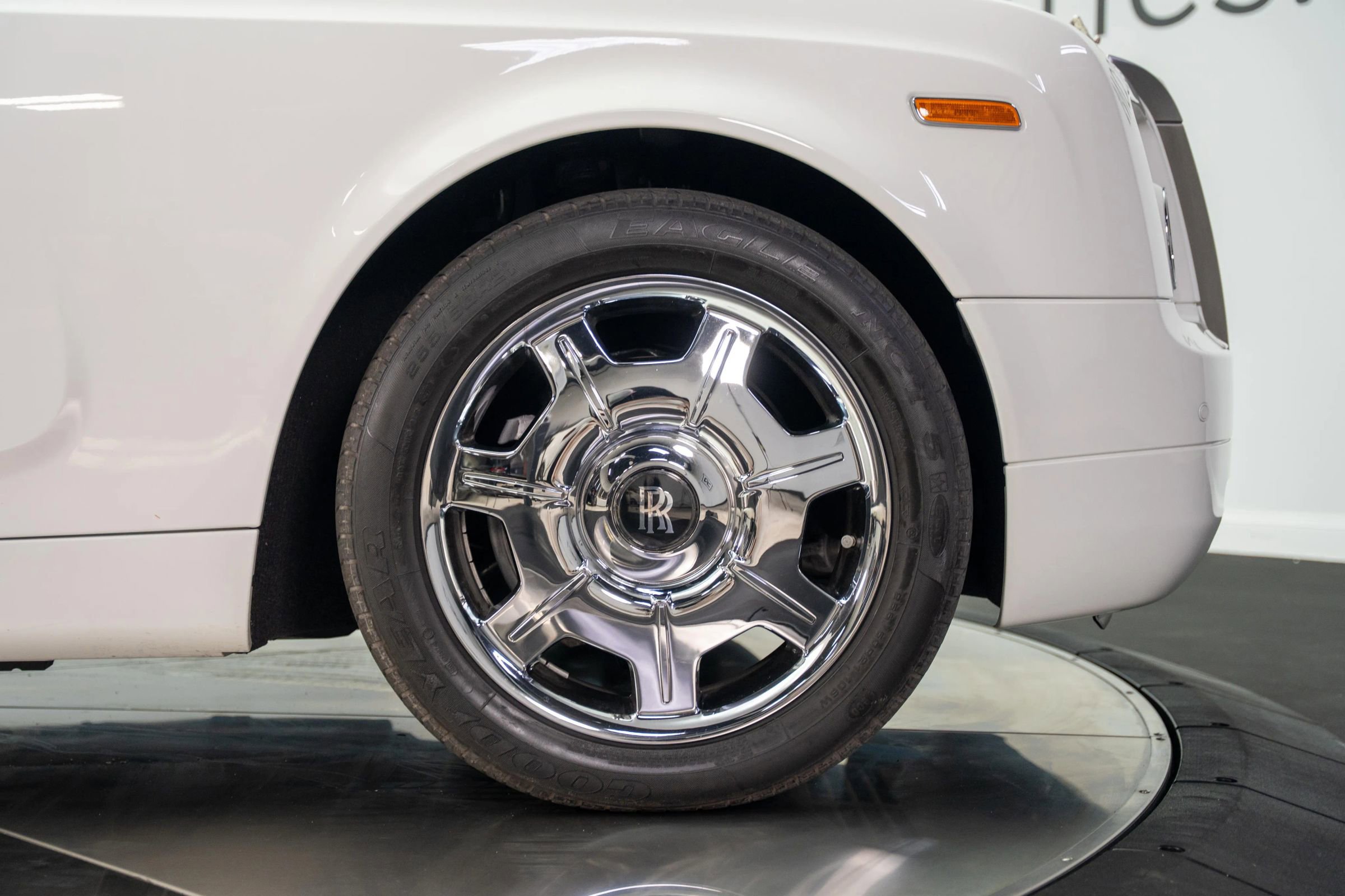 Used 2009 Rolls-Royce Phantom Drophead Coupe image 5