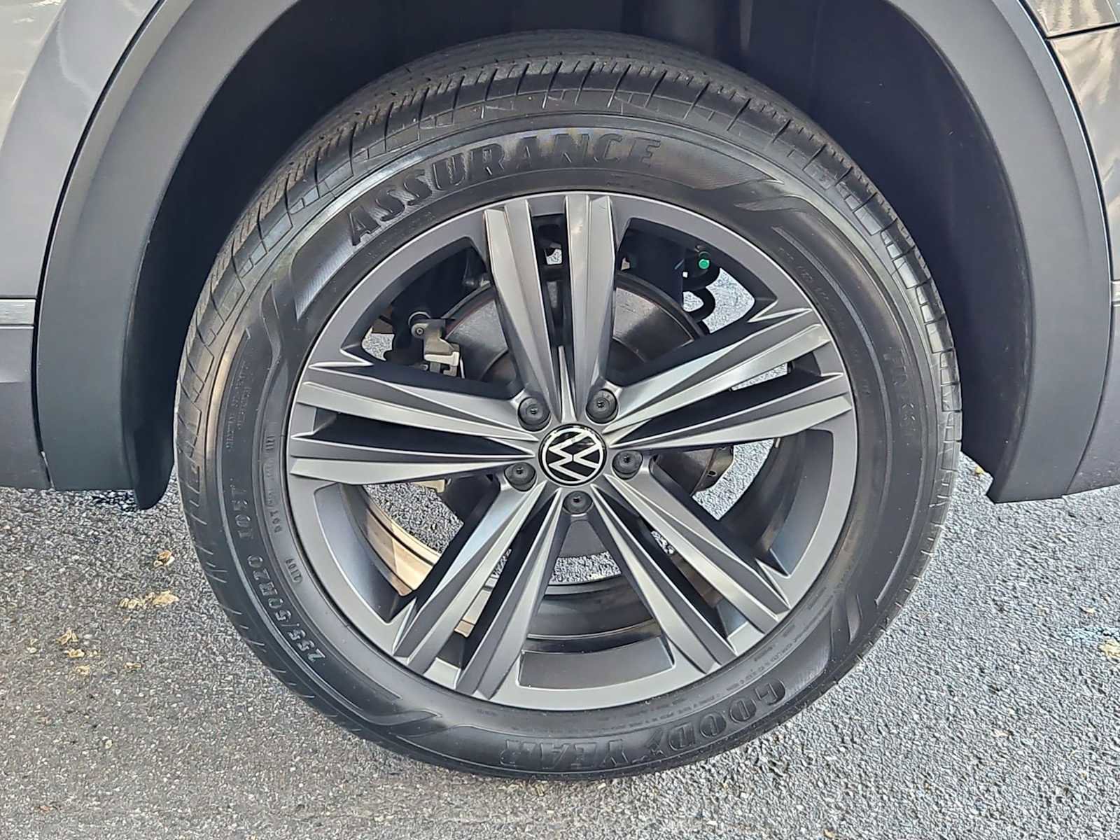 Used 2022 Volkswagen Atlas SEL R-Line image 14