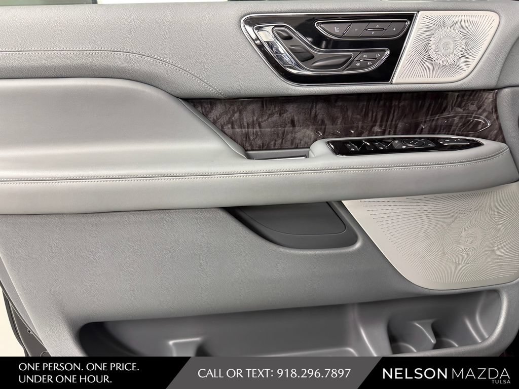 Used 2020 Lincoln Navigator Reserve w/ Luxury Package AWD/4WD image 16