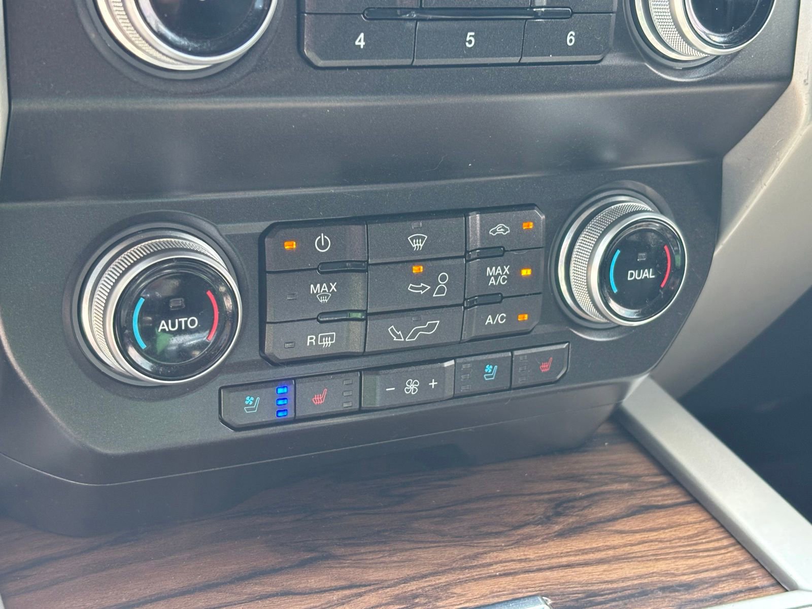 Used 2019 Ford F150 Lariat w/ Equipment Group 502A Luxury AWD/4WD image 12