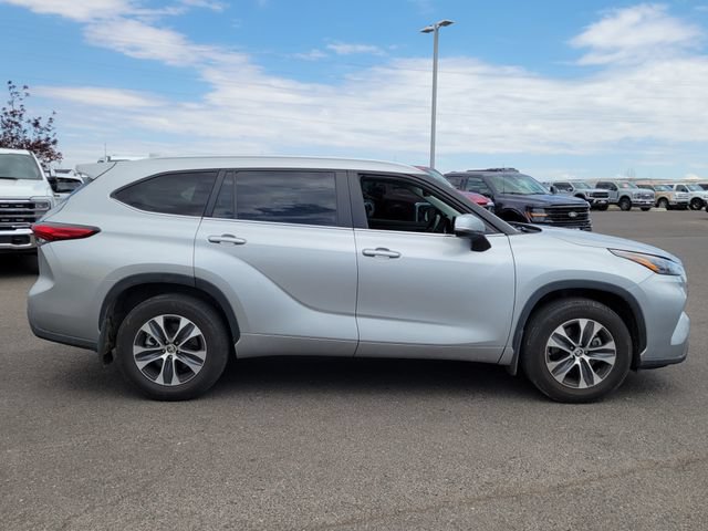 Used 2023 Toyota Highlander XLE AWD/4WD image 6