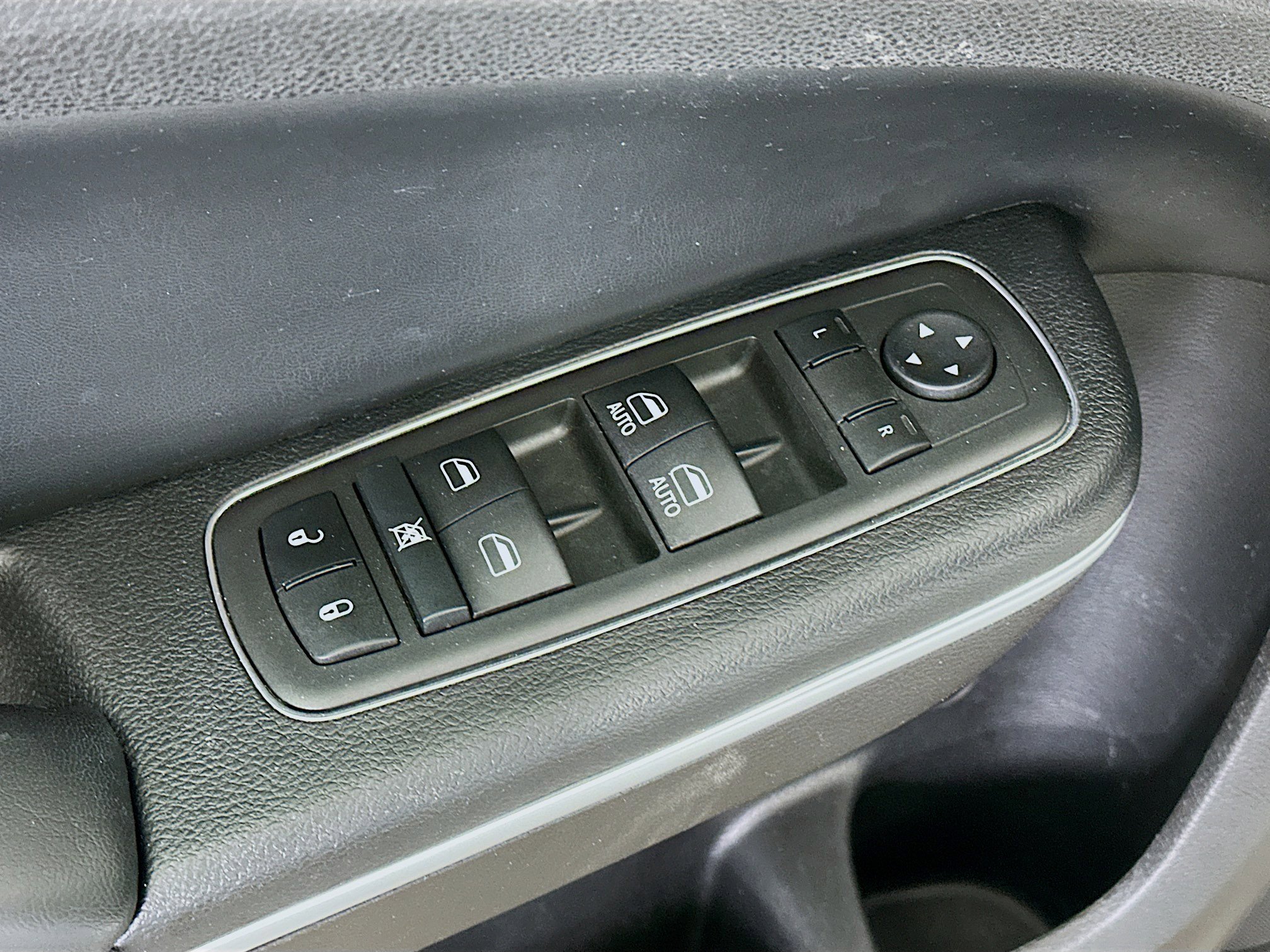 Used 2022 Chrysler 300 Touring w/ Sport Appearance Package image 15