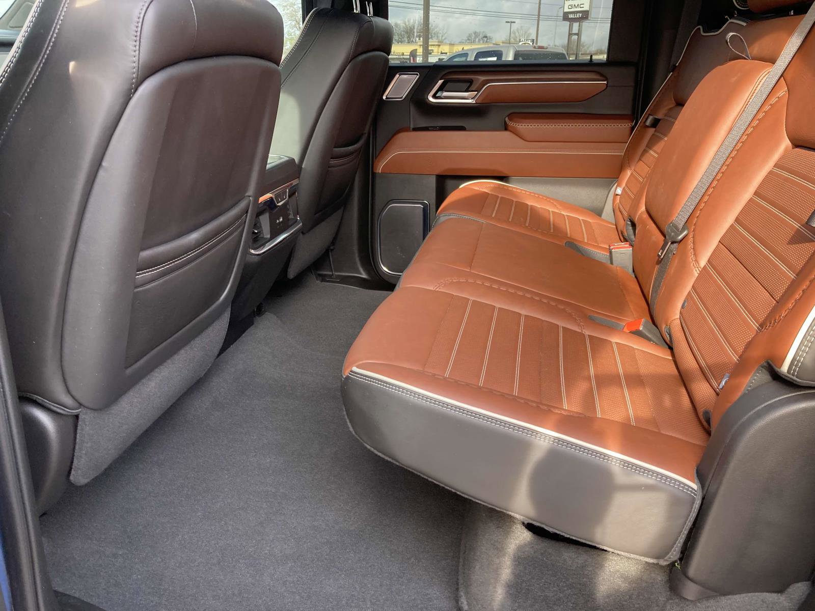 Used 2024 GMC Sierra 2500 Denali Ultimate image 9