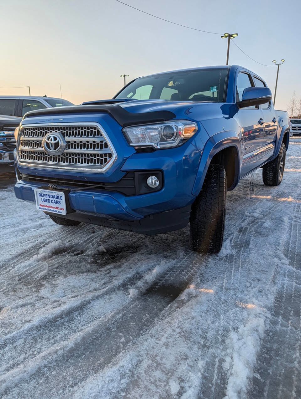 Used 2017 Toyota Tacoma TRD Sport w/ Tow Package image 5