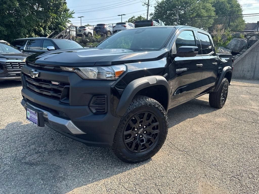 Used 2026 Chevrolet Colorado Trail Boss AWD/4WD image 2