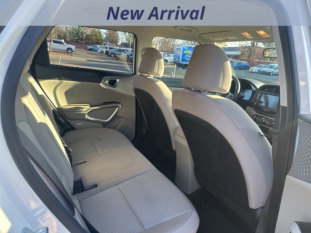 Used 2025 Kia Soul LX w/ LX Technology Package image 9