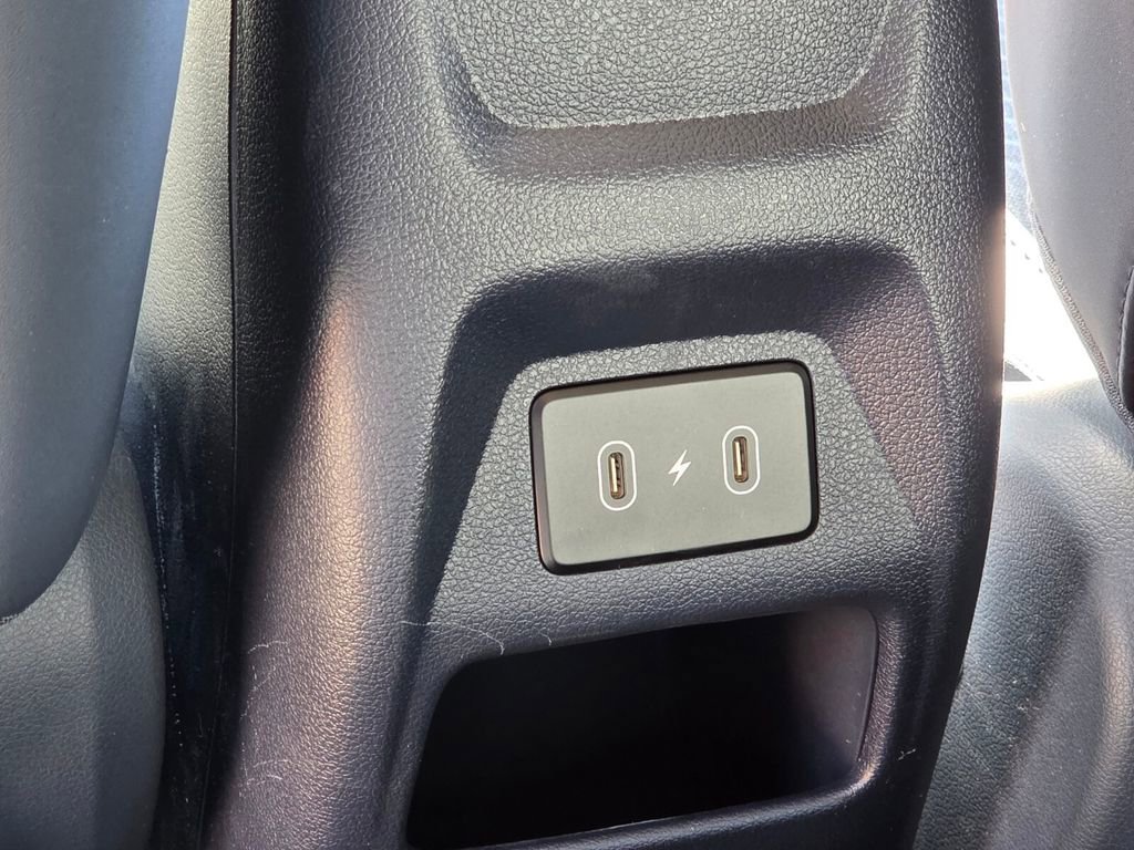 Used 2025 Hyundai Venue Limited image 16