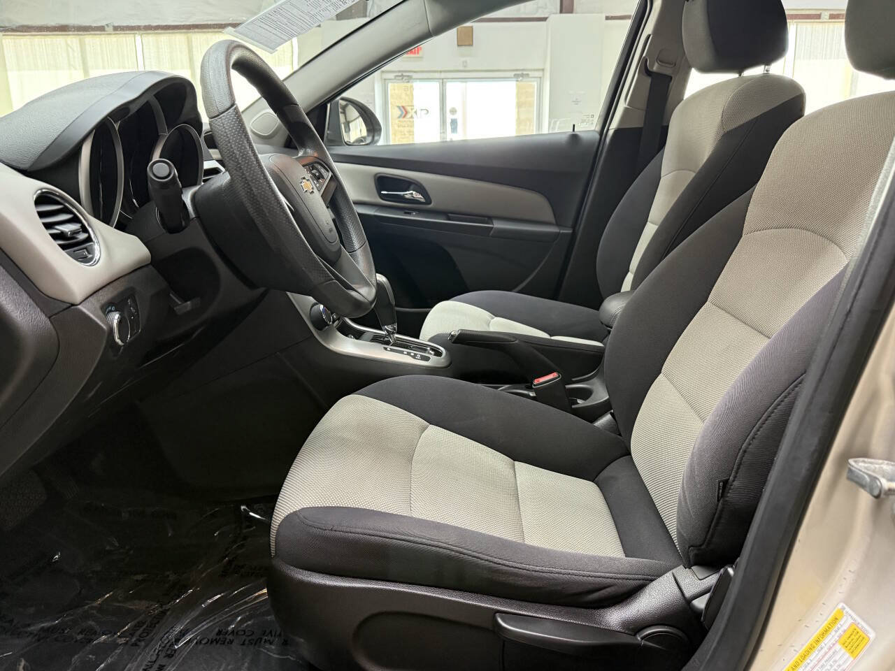 Used 2014 Chevrolet Cruze LS FWD image 11