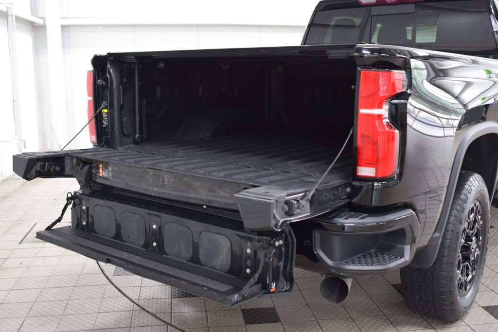 Used 2024 Chevrolet Silverado 3500 High Country w/ Technology Package AWD/4WD image 26