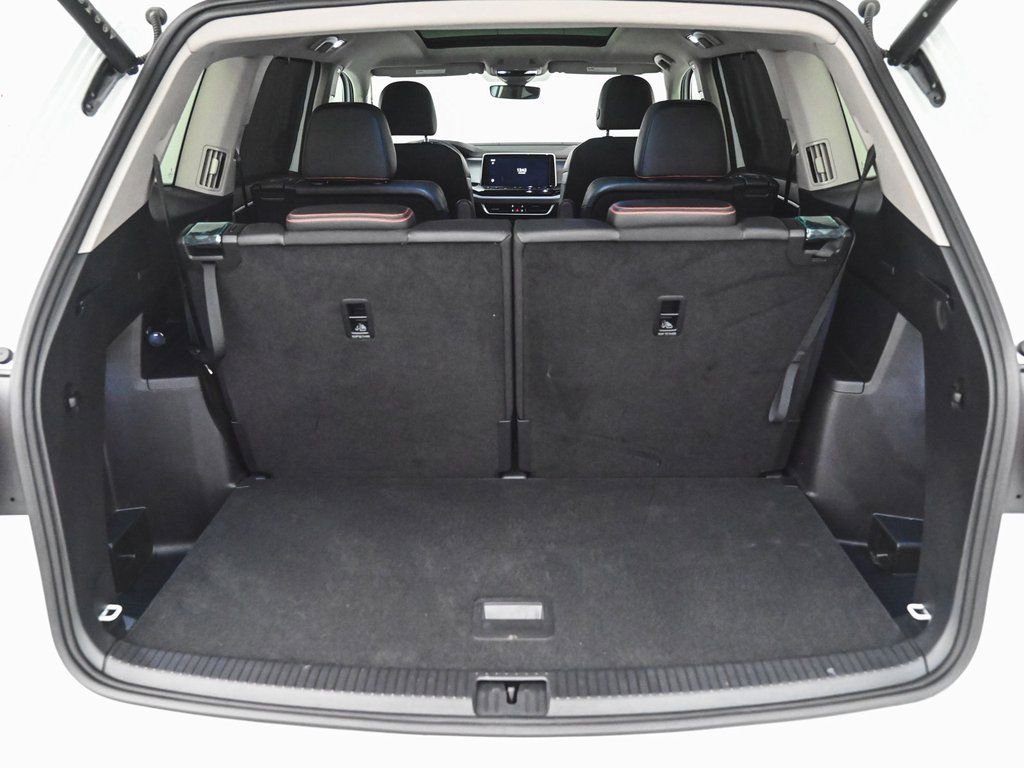 Used 2025 Volkswagen Atlas Peak Edition SE AWD/4WD image 43