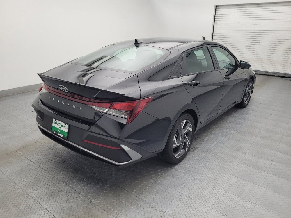 Used 2025 Hyundai Elantra Sport FWD image 9