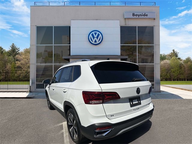 Certified 2022 Volkswagen Taos SE image 5
