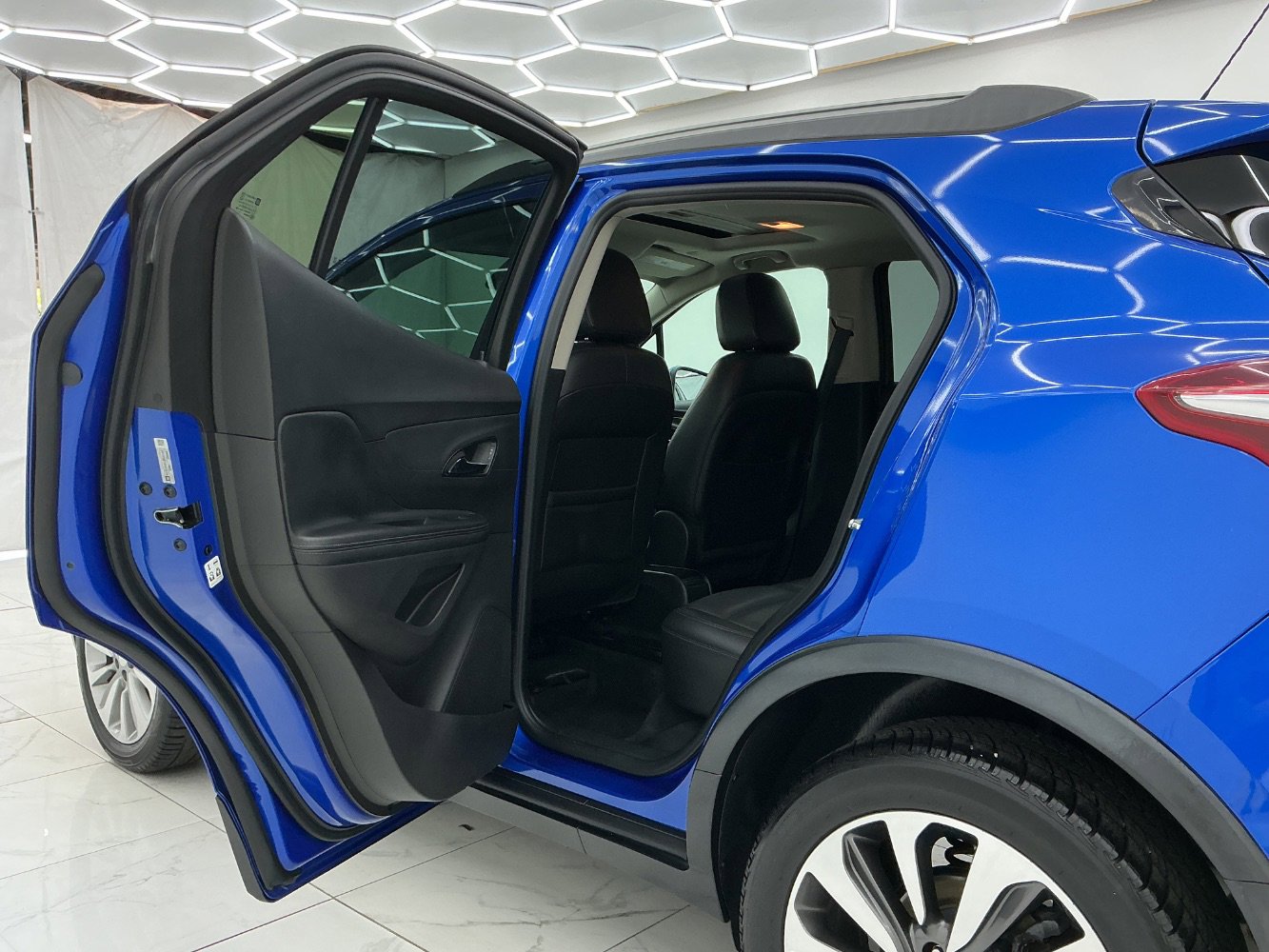 Used 2018 Buick Encore Essence FWD image 22