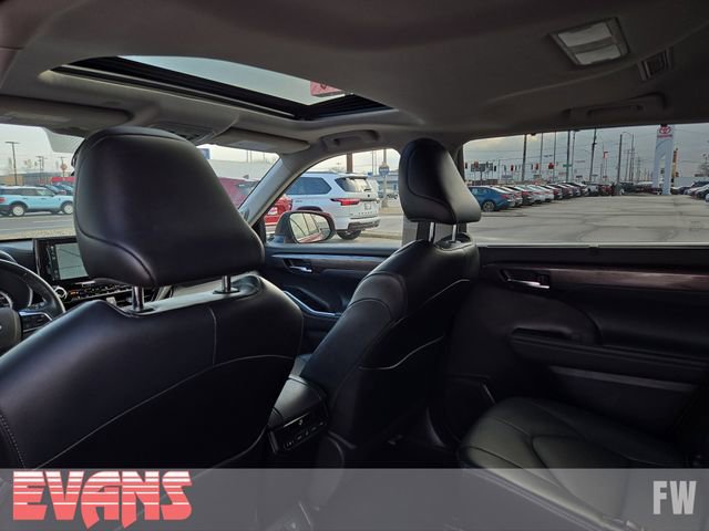 Used 2021 Toyota Highlander Limited image 29