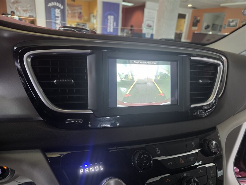 Used 2021 Chrysler Voyager LX FWD image 21