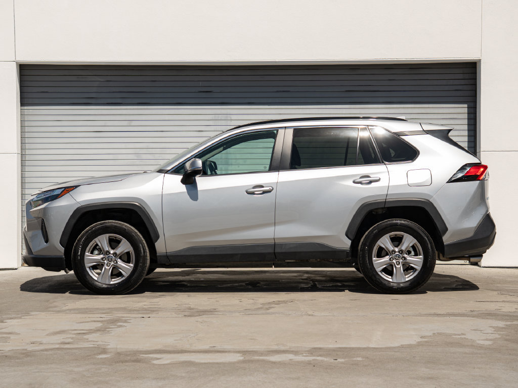 Used 2025 Toyota RAV4 XLE FWD image 2
