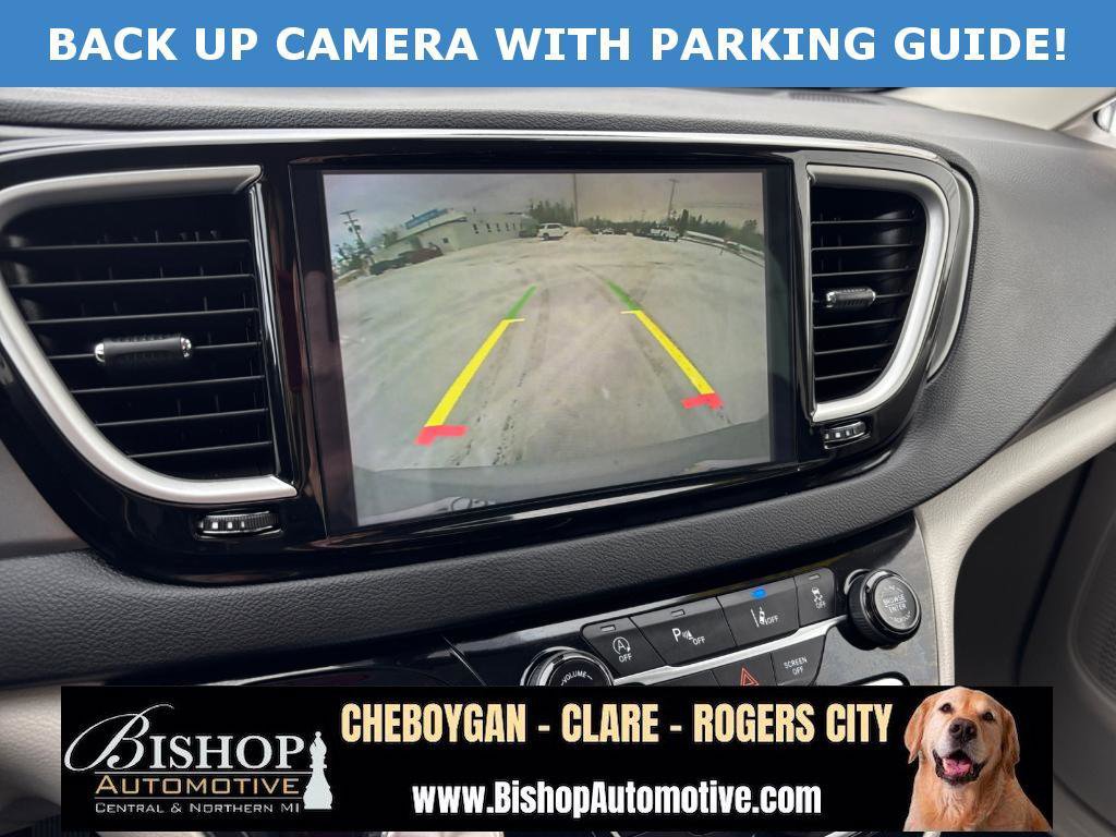 Used 2023 Chrysler Pacifica Touring-L image 14