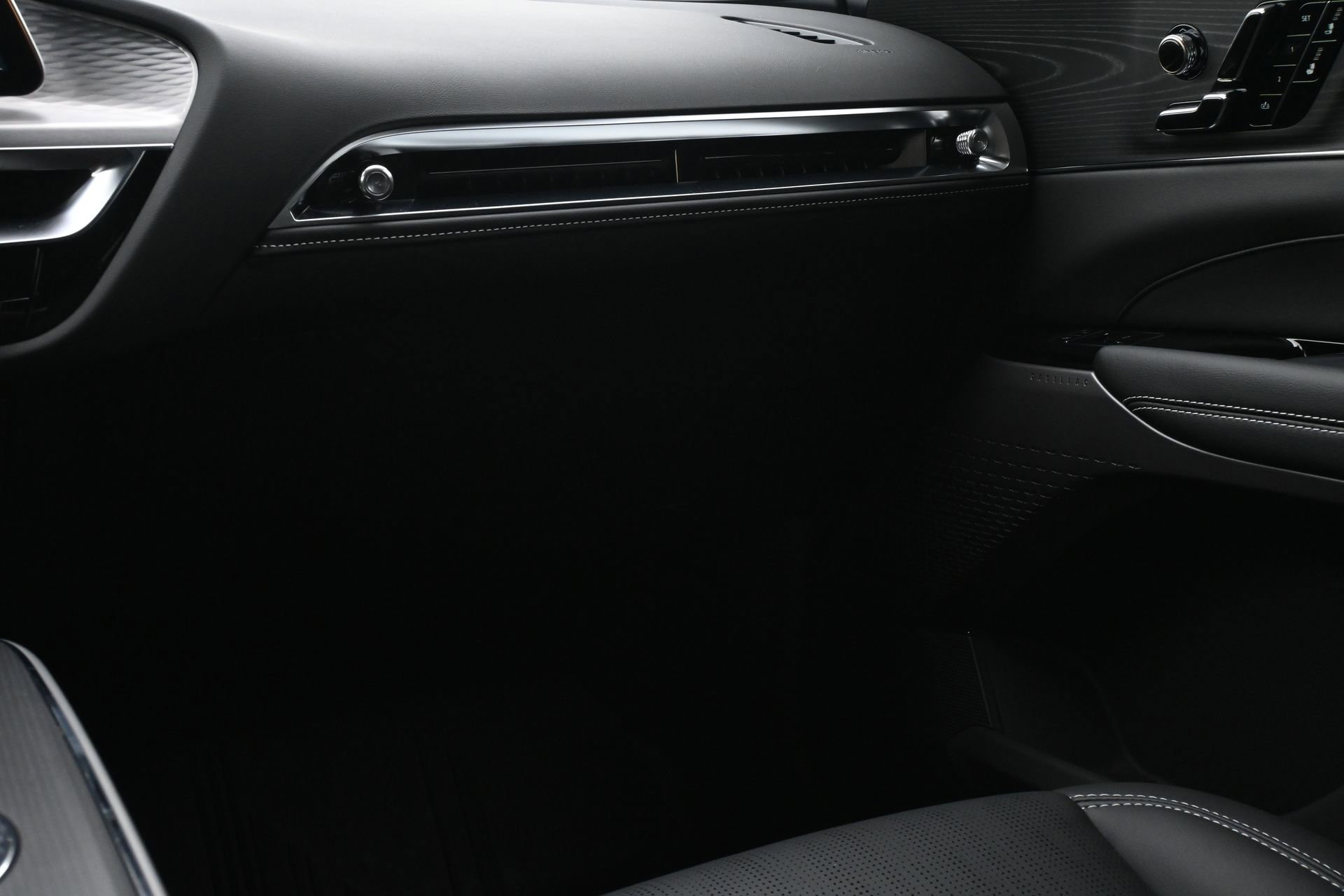 Used 2025 Cadillac Lyriq Luxury RWD image 8