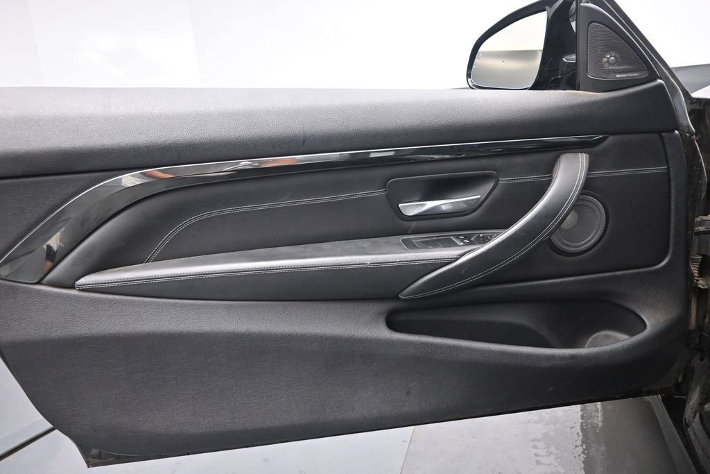 Used 2018 BMW M4 Coupe RWD image 25