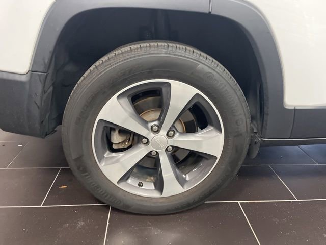 Used 2019 Jeep Cherokee Limited image 13
