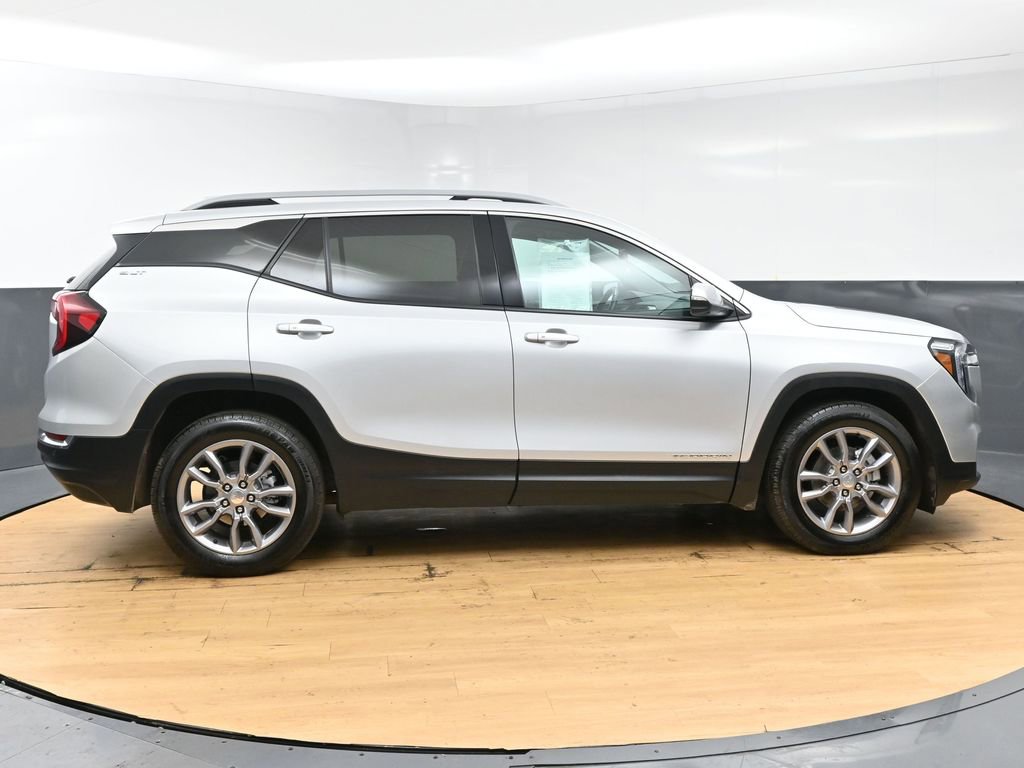 Used 2022 GMC Terrain SLT w/ Infotainment Package II image 8