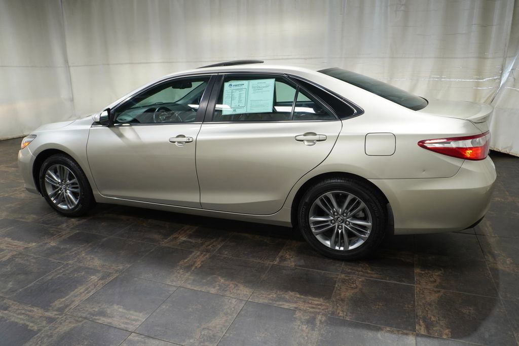 Used 2017 Toyota Camry SE w/ Moonroof Package FWD image 7