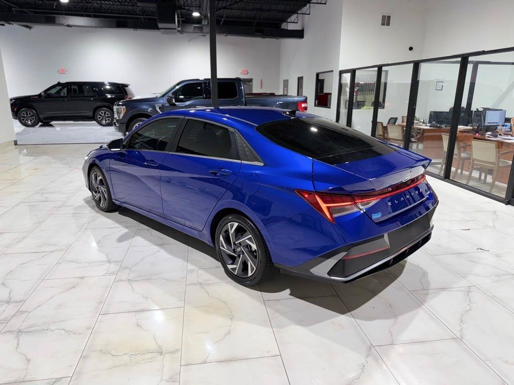 Used 2026 Hyundai Elantra Limited FWD image 11