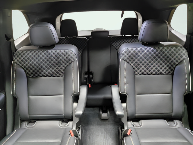 Used 2025 GMC Acadia Denali w/ LPO, Floor Liner Package AWD/4WD image 4